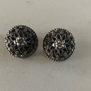 Vintage Bali Indonesia Thai 900 silver clip on earrings